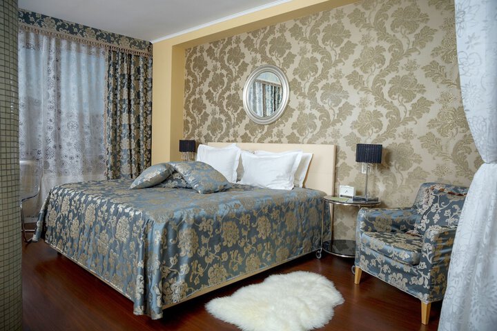 Room 8 of 85