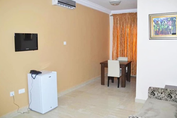 Room 10 of 38