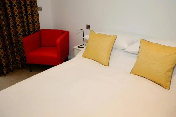 Room 4 of 9