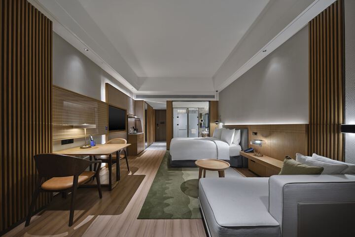 Room 12 of 33