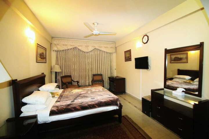 Room 4 of 11