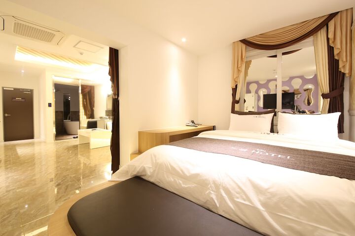 Room 21 of 65