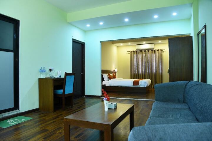 Room 2 of 33