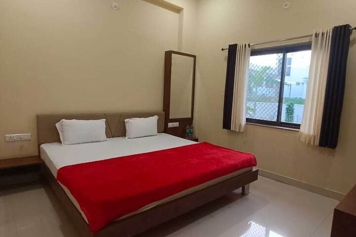 Room 16 of 77