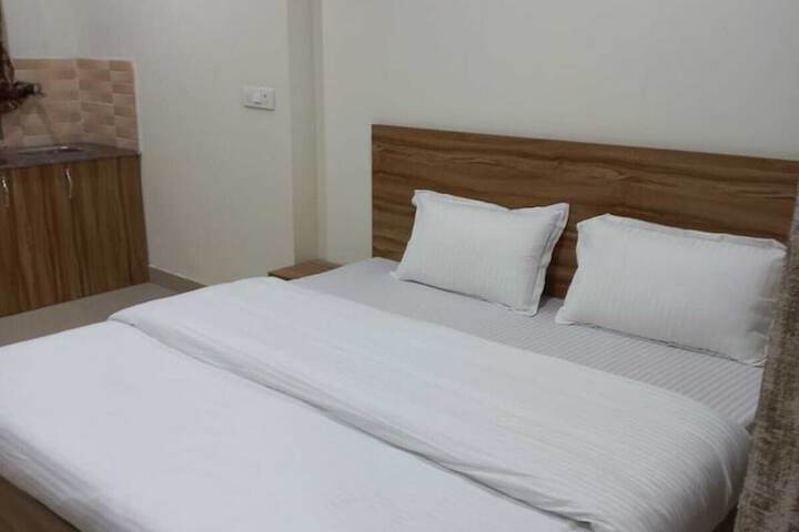 Room 10 of 16