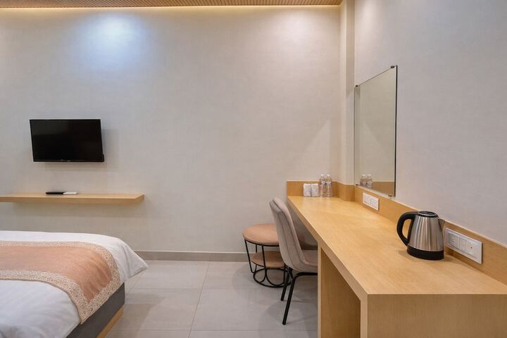 Room 38 of 59
