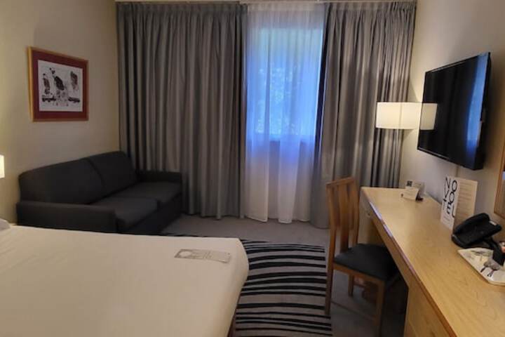 Room 8 of 115