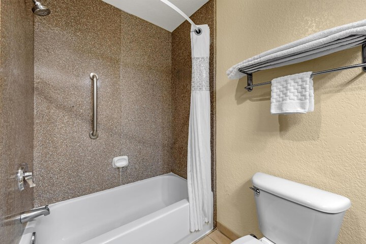 Room 32 of 48