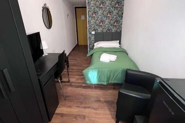 Room 3 of 32