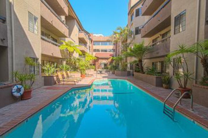 Exterior of Hollywood Gateway Suite