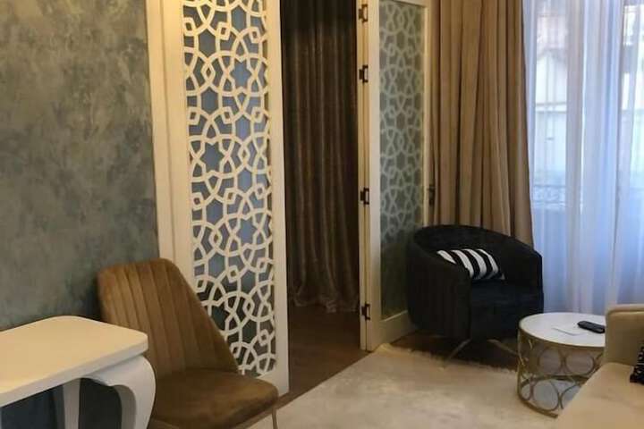 Room 9 of 17