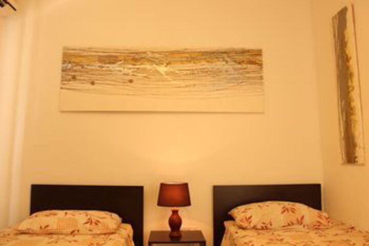 Room 8 of 18