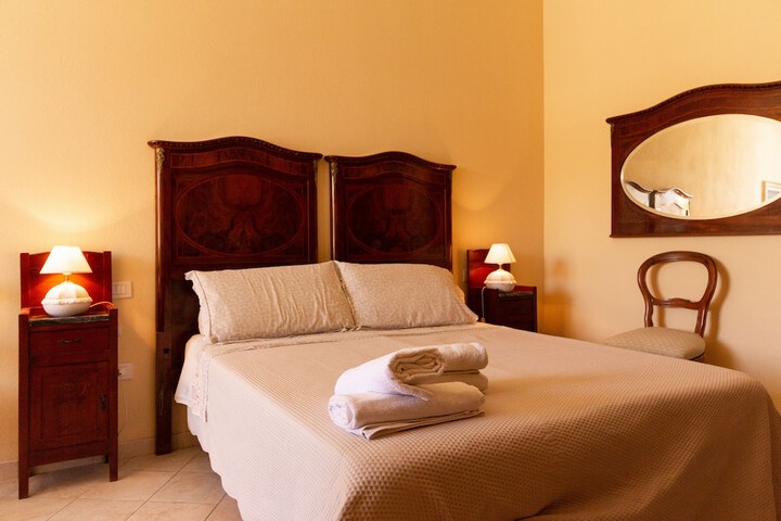 Room 6 of 16