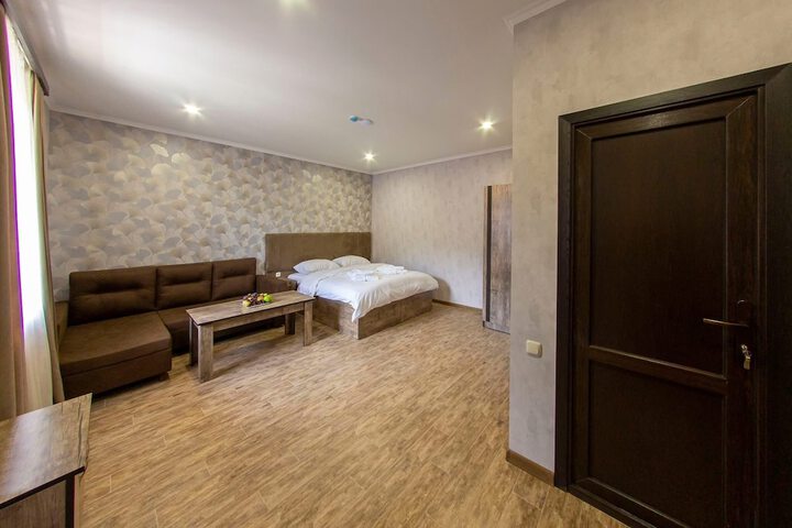 Room 3 of 9