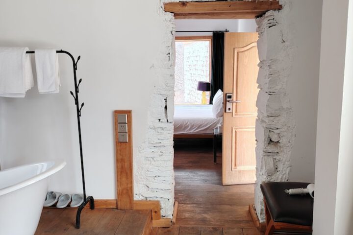 Room 36 of 86