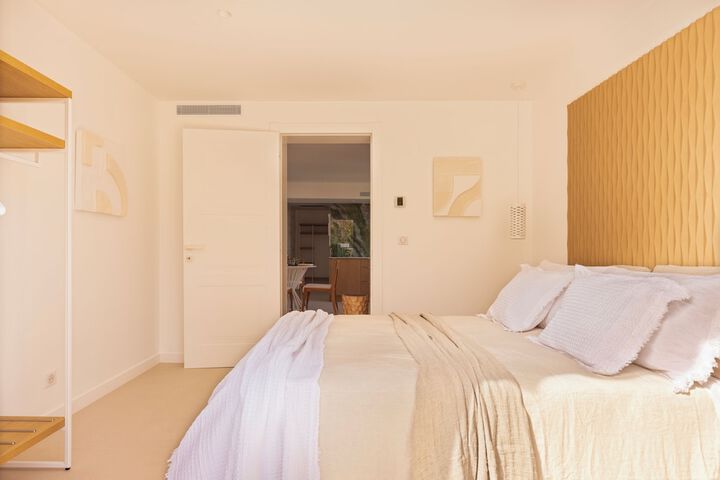 Room 16 of 121