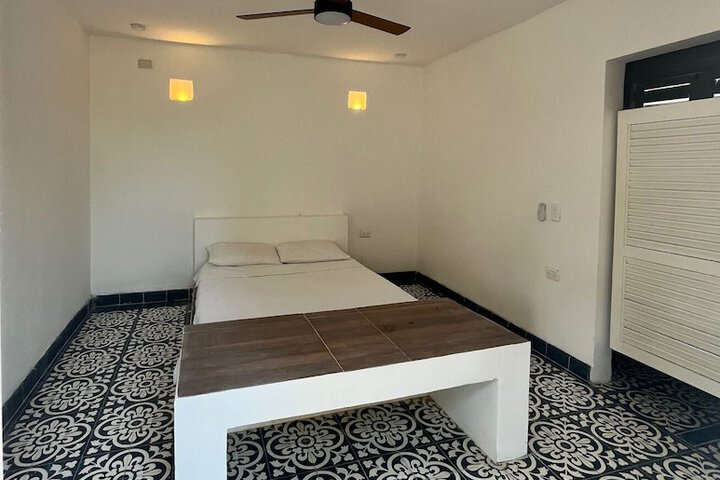 Room 7 of 16