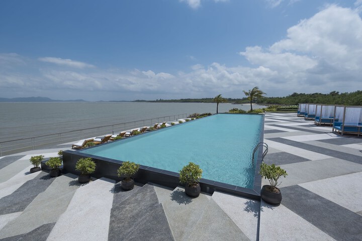 Pool 33 of 86