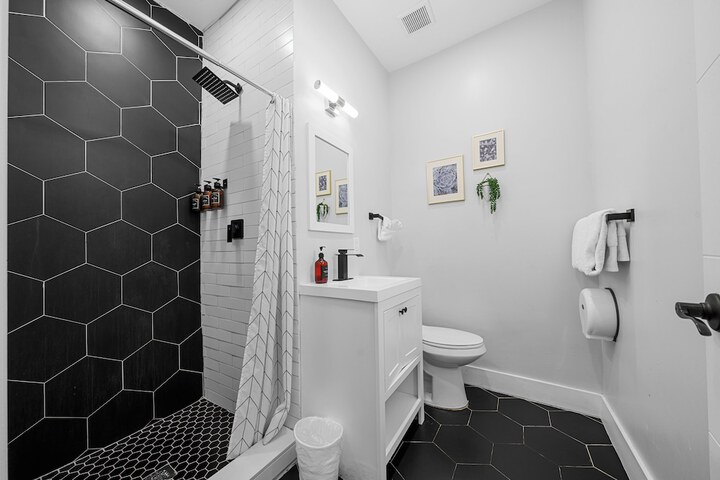 Standard Queen Studio with Kitchenette (16 of 20)