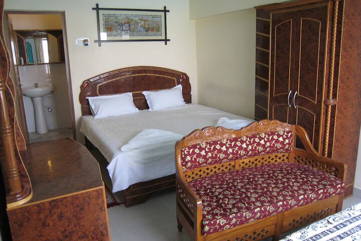Room 4 of 38