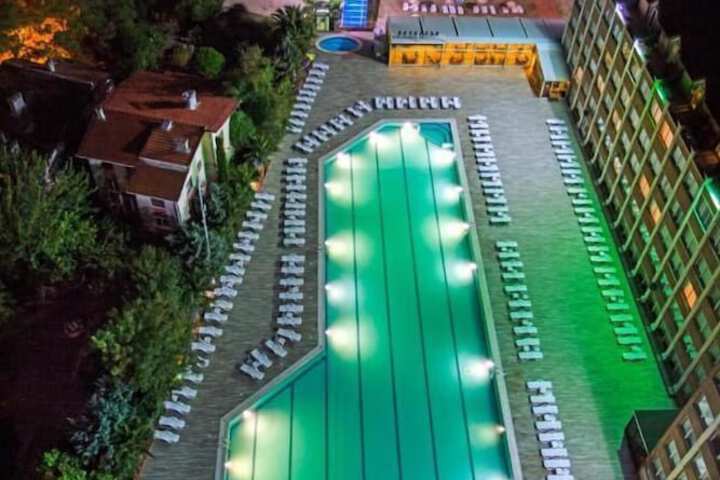 Hotel with Pool