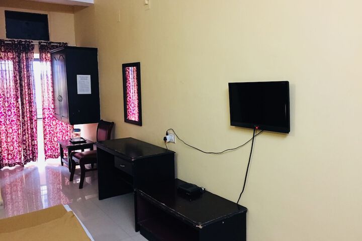 Room 8 of 18