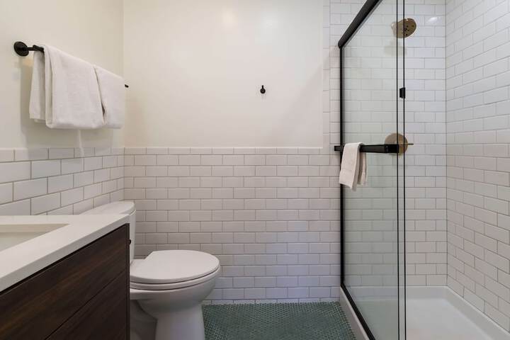 Accessible Queen Bed (1 of 18)