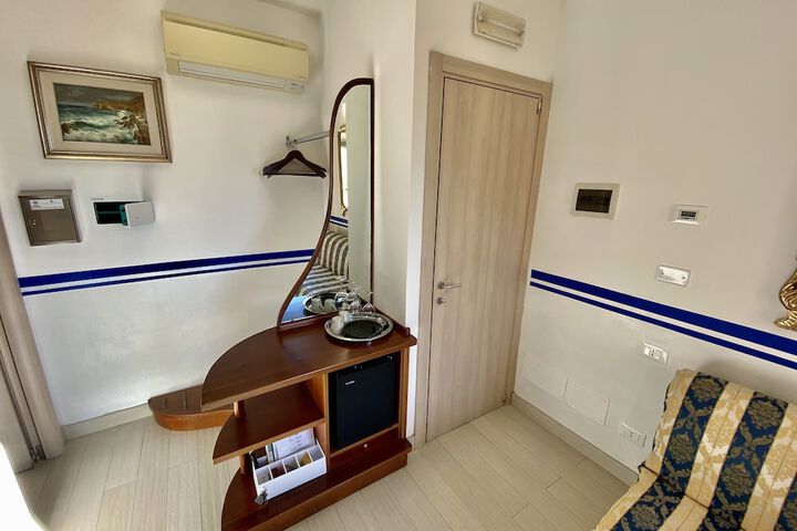 Room 45 of 190