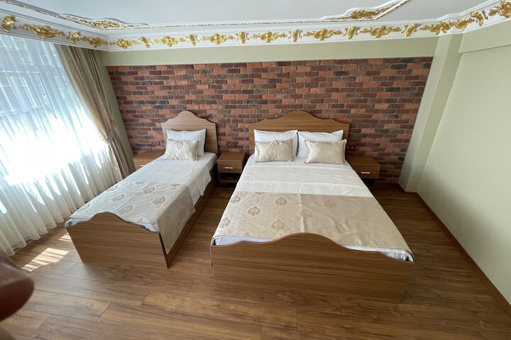 Room 10 of 24