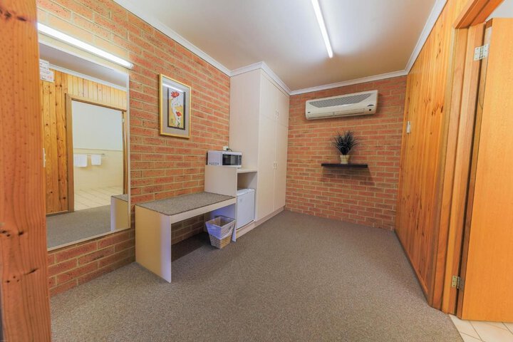 Room 13 of 52