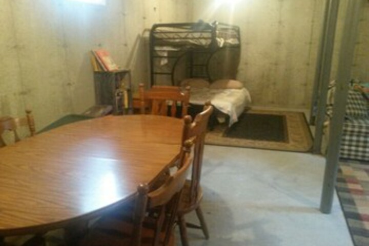 Room 5 of 9
