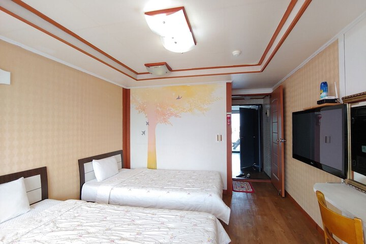 Room 27 of 46