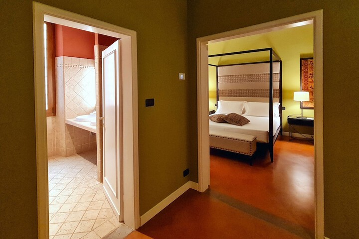 Room 26 of 61