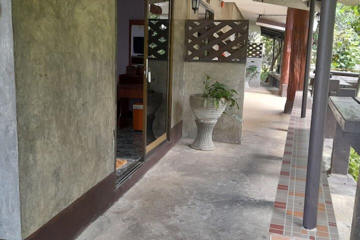 Room 13 of 42
