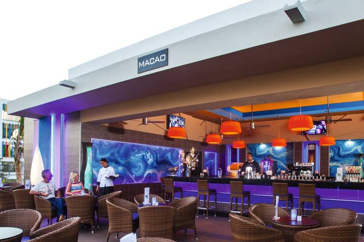 Lounge 86 of 108