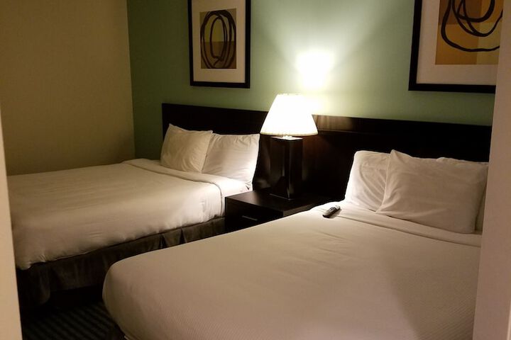 Room 25 of 190