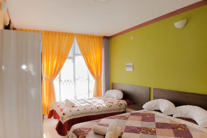 Room 6 of 14