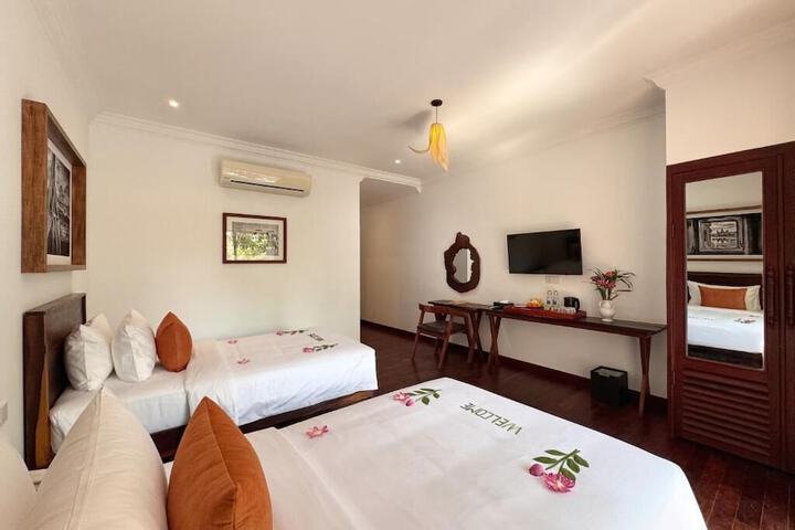 Room 12 of 96