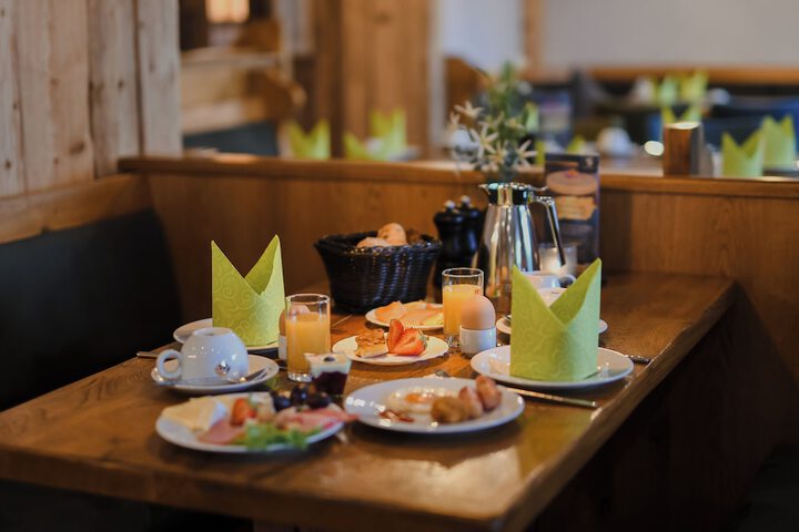Breakfast/Coffee Service 109 of 153