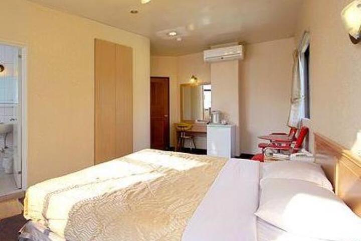 Room 3 of 6