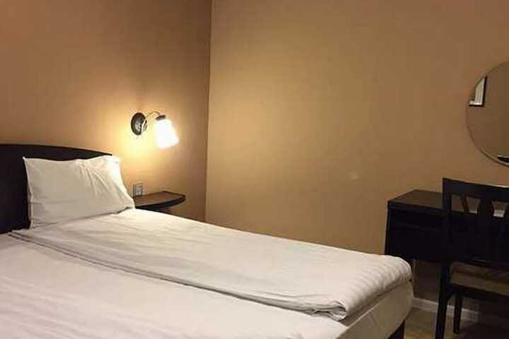 Room 12 of 32