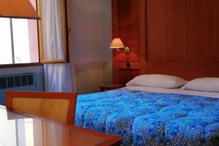Room 8 of 22