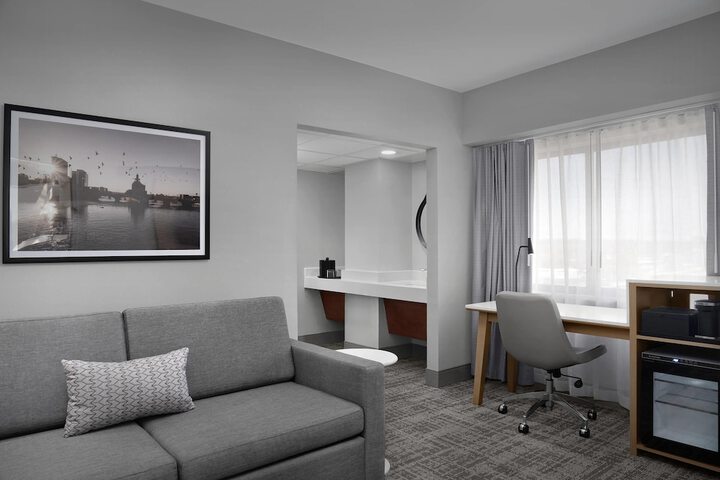 Room 33 of 47