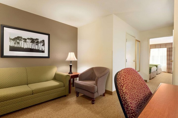 1 Bedroom Suite King Bed (1 of 5)