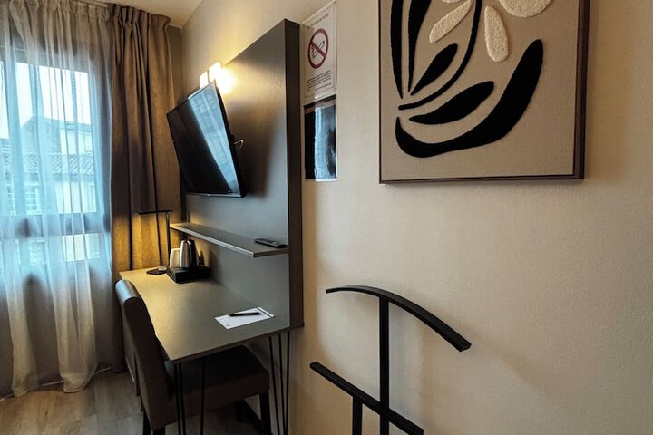 Room 48 of 76