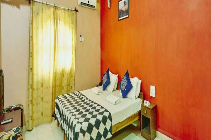 Room 4 of 18