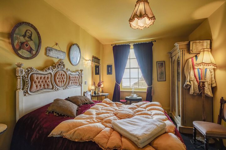 Room 25 of 108