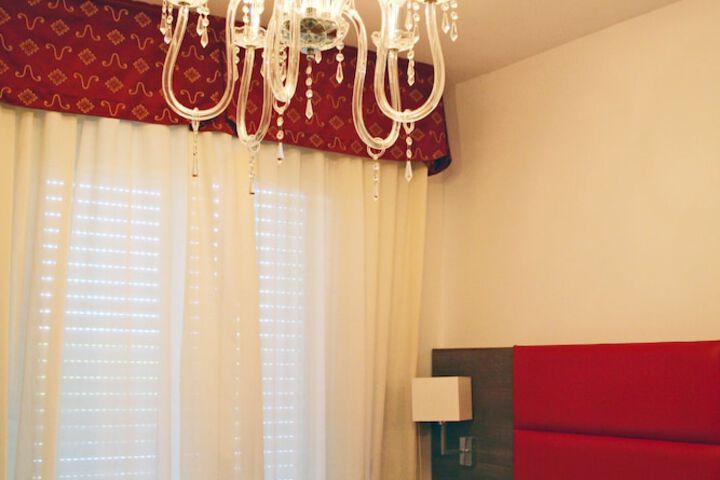 Room 6 of 52