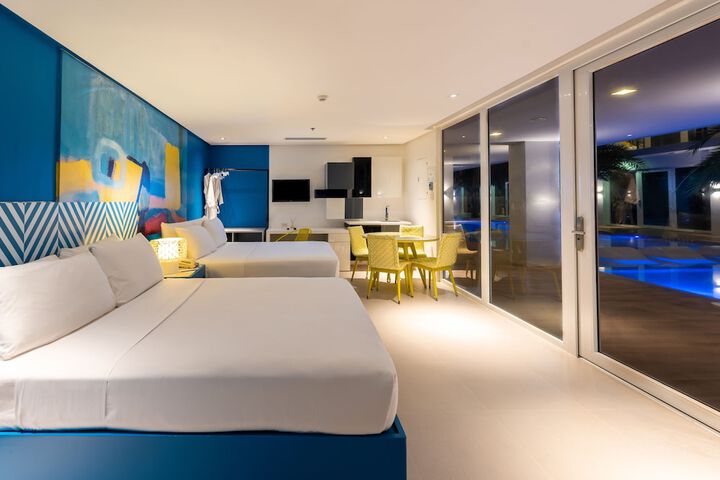 Room 17 of 37