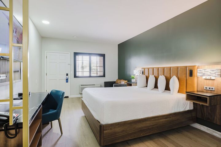 Room 21 of 60